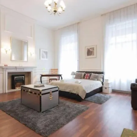 Luxury Art Deco Close To Museum Of Fine Arts Apartment